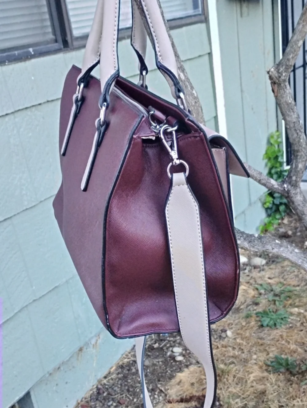 Guess elegant satchel